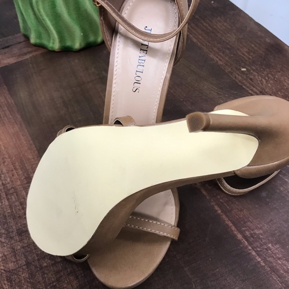 NWOB Just Fabulous Bahara Tan Heels 7 - Picture 5 of 6